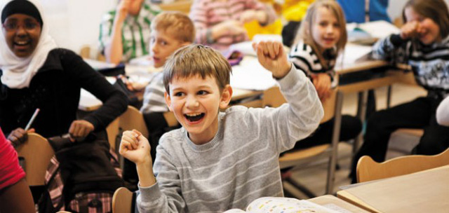 nen giao duc toan dien o phan lan khong truong chuyen lop chon khong so bi diem so bo me chi can cho con den lop hoc phi cu de chinh phu lo