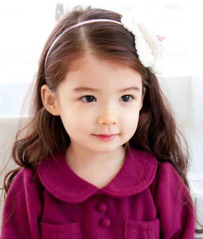 dung suot ngay khen con gai xinh dep nua co the gay anh huong khong tot den suy nghi cua be