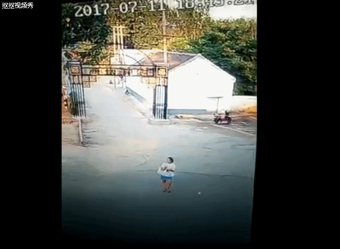 dan mat vao dien thoai co gai tre bi o to hat vang 20m tu vong tai cho
