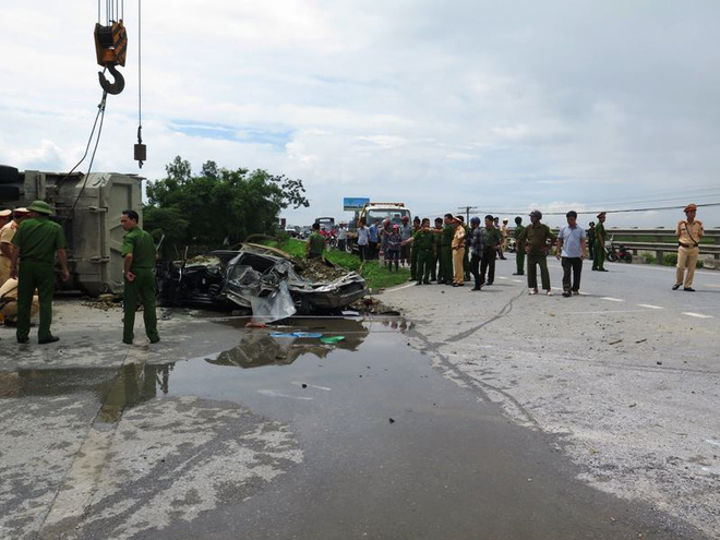 nam dinh xe tai cho dat lat nghieng de xe con bep dum tai xe tu vong thuong tam