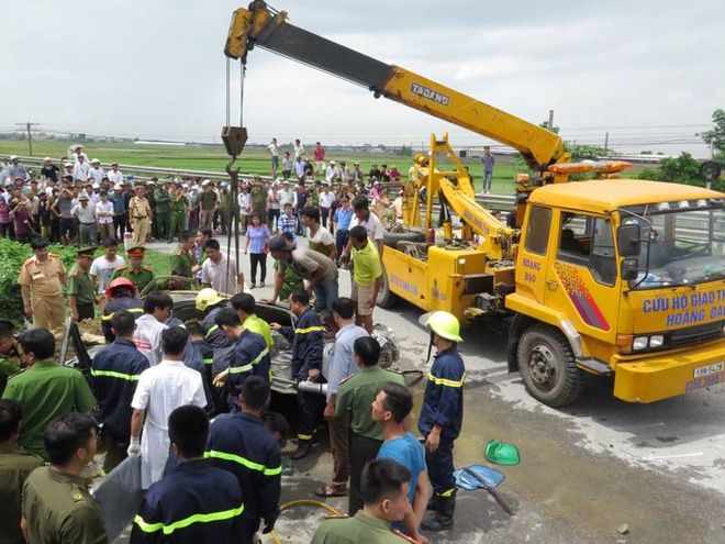nam dinh xe tai cho dat lat nghieng de xe con bep dum tai xe tu vong thuong tam
