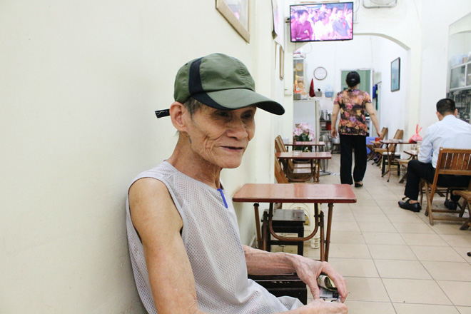 cuoc song bi bach va giac ngu nam nghieng suot 20 nam trong can nha 2m2 o ha noi