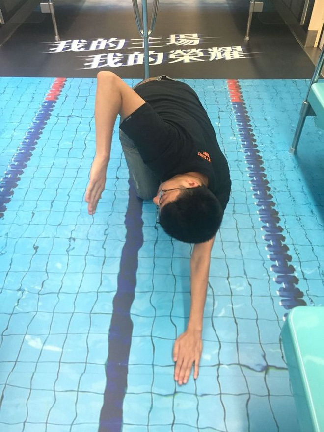 dai loan chao don universiade bang cach mang ca san co be boi len tau dien ngam