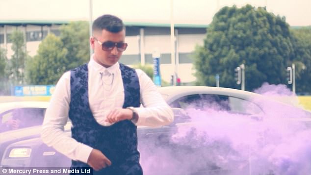 anh trai chi manh gan 15 ty dong cho em trai xuat hien cuc banh trong buoi da tiec cuoi cap