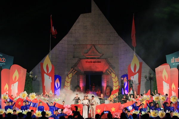 khuc trang ca ve tinh huu nghi viet lao
