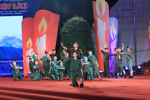 khuc trang ca ve tinh huu nghi viet lao