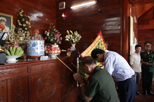 trung uong hoi huu nghi viet nam lao lao viet nam dang huong tuong niem dai tuong chu huy man