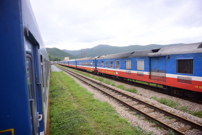 nhieu chuyen tau bi anh huong phai dung chuyen khi con bao so 2 di qua