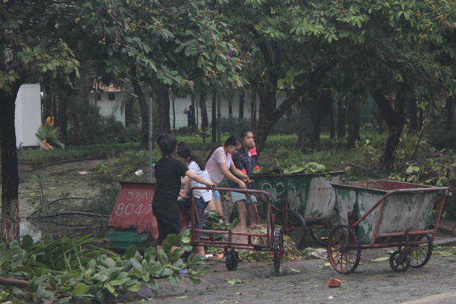 hinh anh tan hoang sau con bao so 2 o mien trung