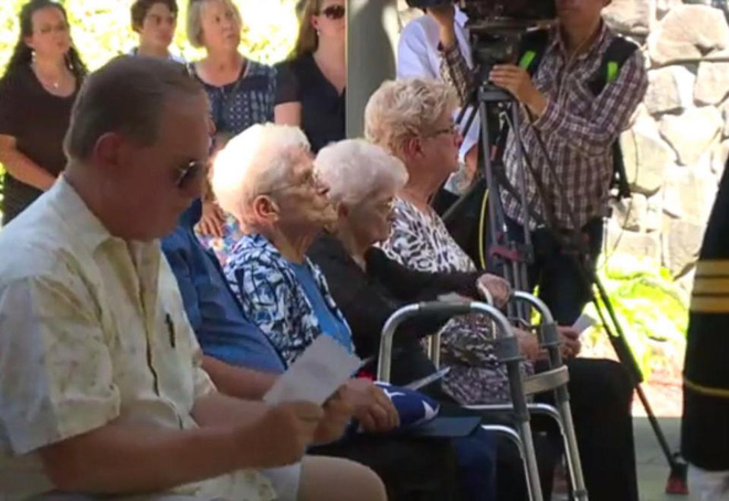 70 nam sau cu no may bay nguoi ta da sung so khi tim thay hai cot phi cong ngap sau trong re cay