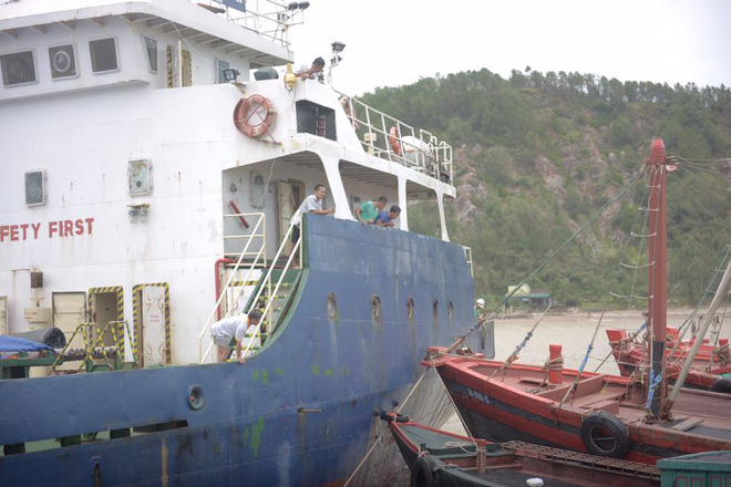 vu 13 nguoi mat tich trong con bao so 2 dua thuyen vien con song len bo