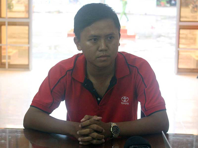 csgt dung xe cho tuong liem phu nhan co nguoi mac thuong phuc di cung