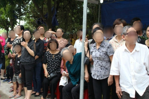 den nha nguoi yeu choi tieu thu nong thon bi ca huyen nguoi soi moi chuyen an com bang thia rua bat dung gang tay
