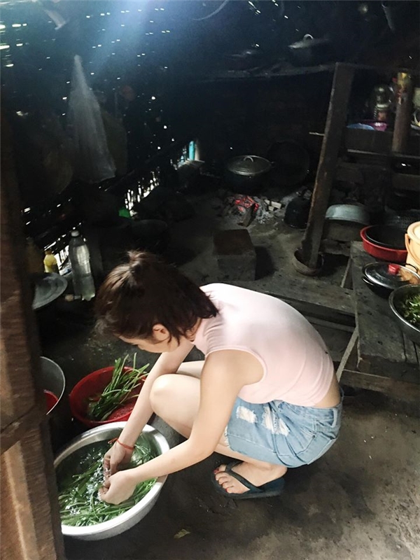 den nha nguoi yeu choi tieu thu nong thon bi ca huyen nguoi soi moi chuyen an com bang thia rua bat dung gang tay