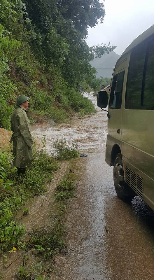 nghe an can bo so giao thong tu vong tren duong di kiem tra tinh hinh bao lu