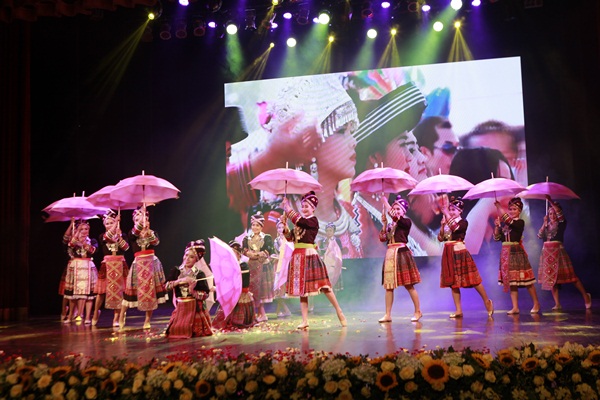 khai mac nhung ngay van hoa du lich lao tai viet nam