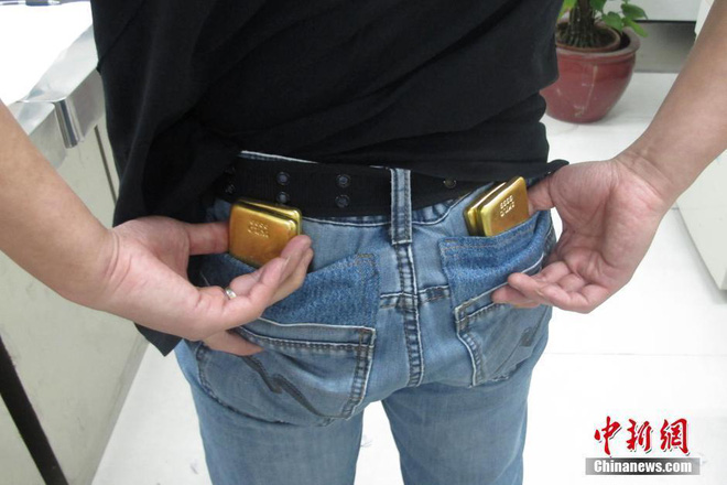 tuong la tuon duoc 76 kg vang ngon lanh ra khoi trung quoc 12 du khach bi bat song ngay tai san bay