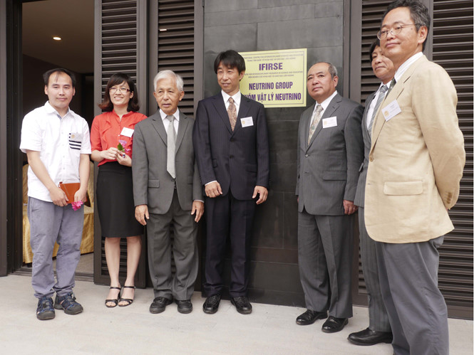 chon sinh vien tham gia nghien cuu cung giao su vat ly hang dau