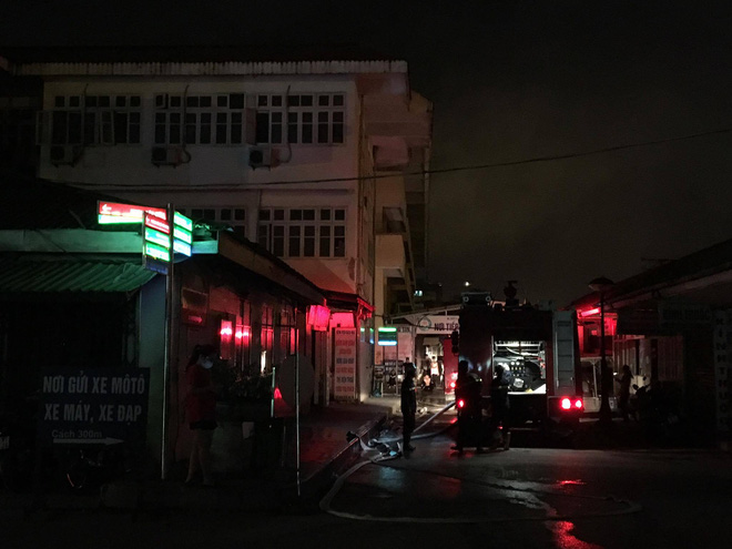 khoa kham benh o benh vien bach mai bat ngo boc chay trong dem