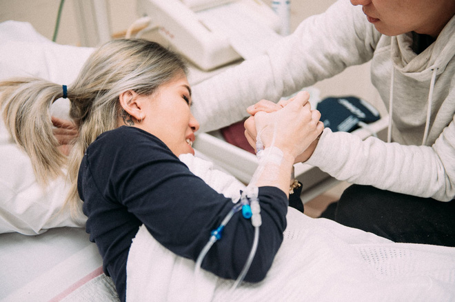 dan mang xuc dong truoc bo anh chan thuc chong cung vo vuot can