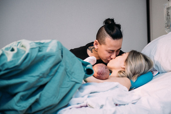 dan mang xuc dong truoc bo anh chan thuc chong cung vo vuot can