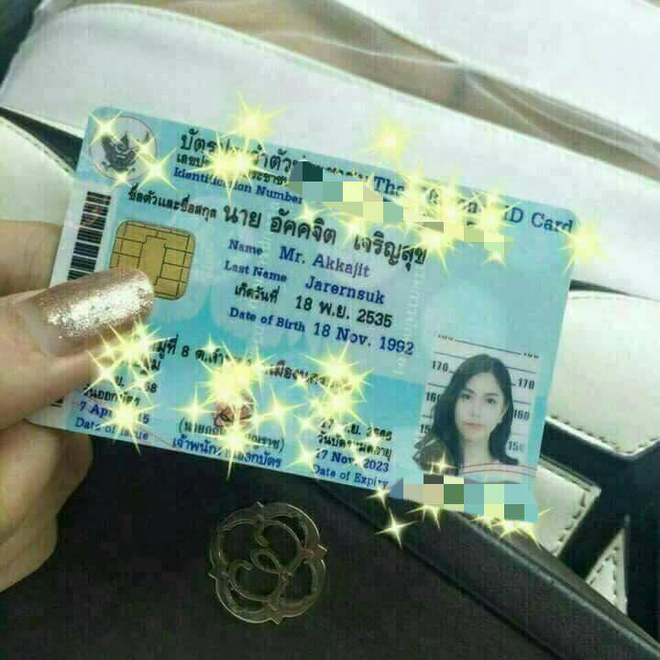 gai hay trai dan mang chau a tranh luan soi noi ve danh tinh thuc su cua nu than xinh dep nay
