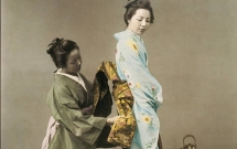 phu nu quy toc nhat xua thue nguoi ve khong chi de giup viec ma con chiu trach nhiem cho mot nhu cau dac biet