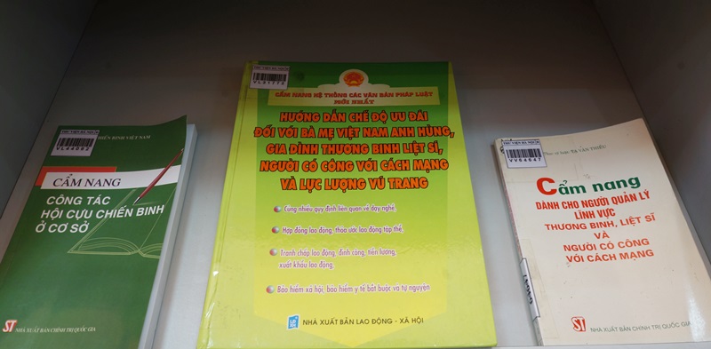 trung bay sach bao 70 nam tron nghia ven tinh