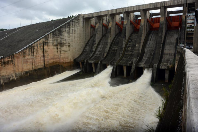 chum anh nguoi dan keo den thuy dien hoa binh chup anh check in canh xa lu
