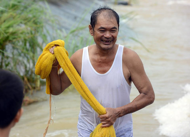 chum anh nguoi dan keo den thuy dien hoa binh chup anh check in canh xa lu