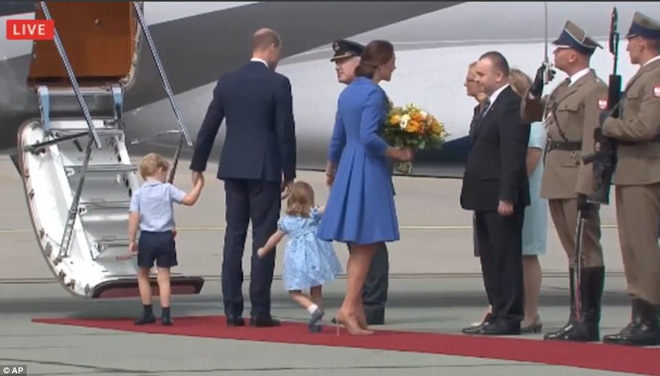 nhanh len me oi hanh dong dang yeu cua cong chua nho anh quoc khien ai cung lim tim