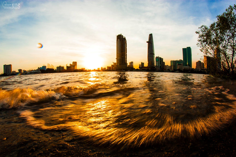 binh minh hoang hon khap neo sai gon