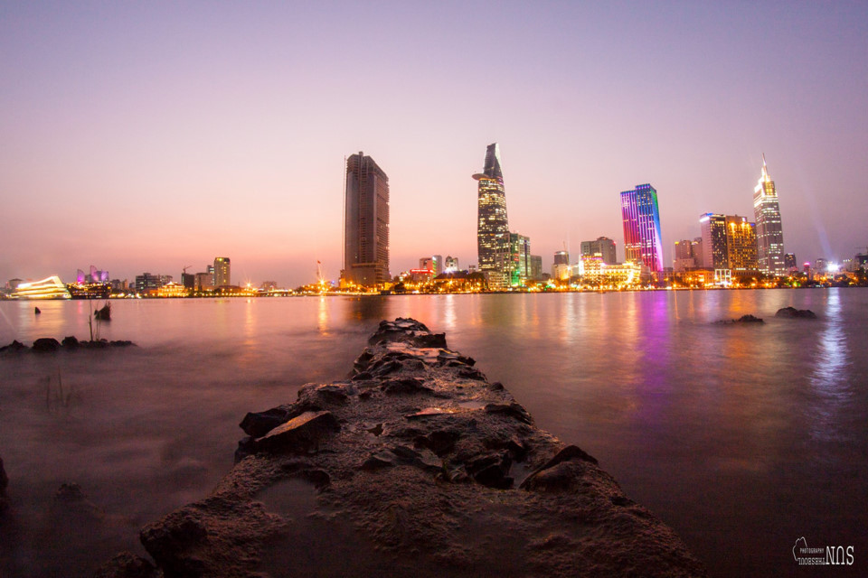 binh minh hoang hon khap neo sai gon