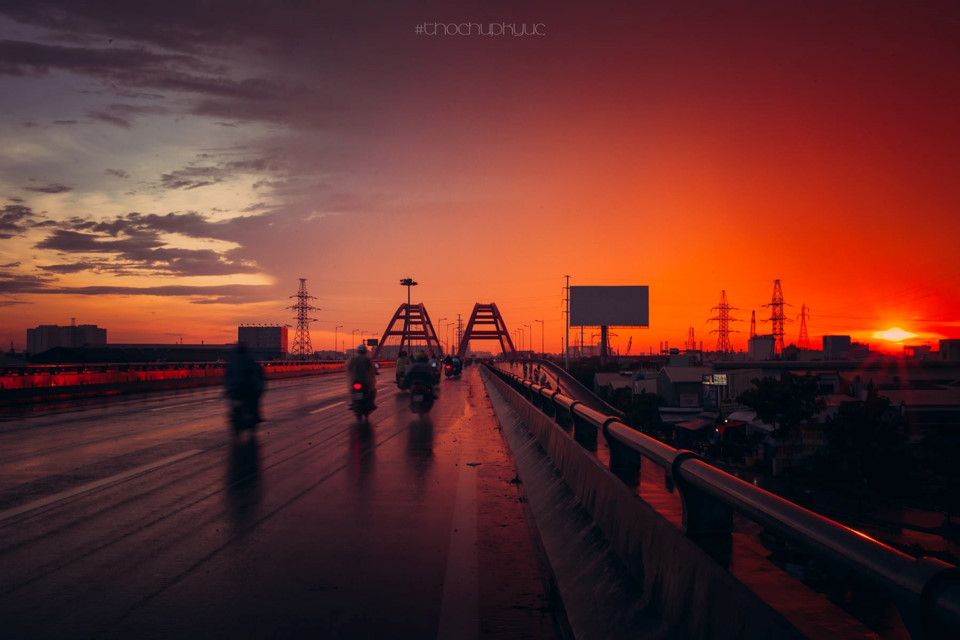 binh minh hoang hon khap neo sai gon