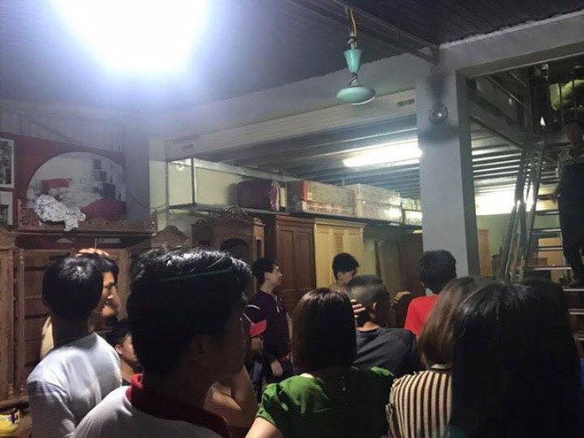 dan dap pha dot xe fortuner vi nghi nhom nguoi bat coc tre em