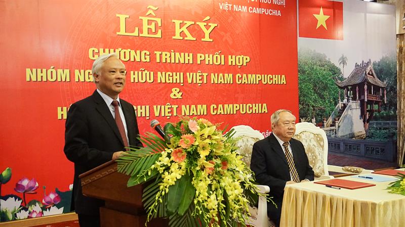 buoc tien moi trong quan he hop tac giua nhom nghi sy huu nghi va hoi huu nghi viet nam campuchia