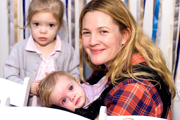 mac con gao khoc lan lon o cong vien ba me minh tinh nay khien nhieu nguoi than phuc boi cach day con qua hay