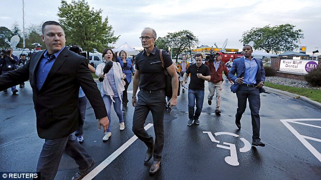 con trai cua cecil chu su tu bieu tuong cua zimbabwe tung bi nha si chat dau da man cung da bi ban chet