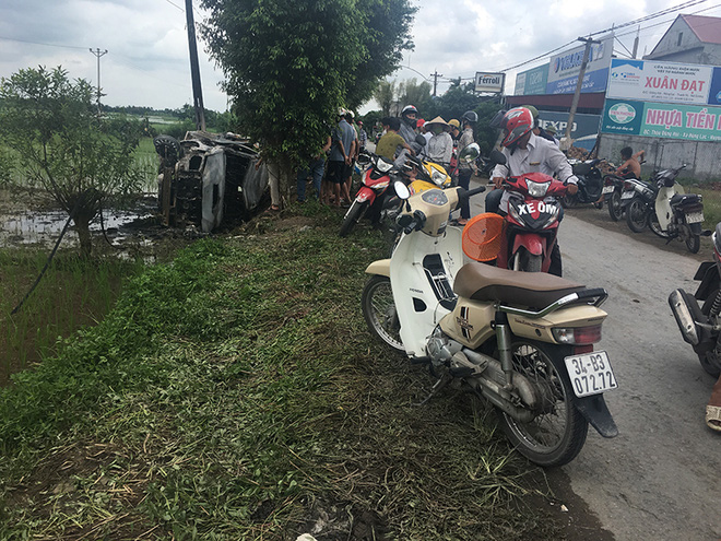 can canh chiec o to toyota fortuner bi dot o hai duong