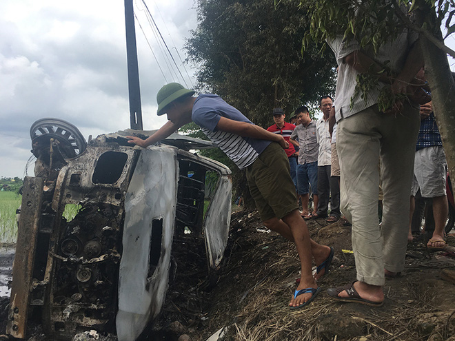 can canh chiec o to toyota fortuner bi dot o hai duong