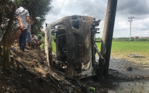 Cận cảnh chiếc ô tô Toyota Fortuner bị đốt ở Hải Dương