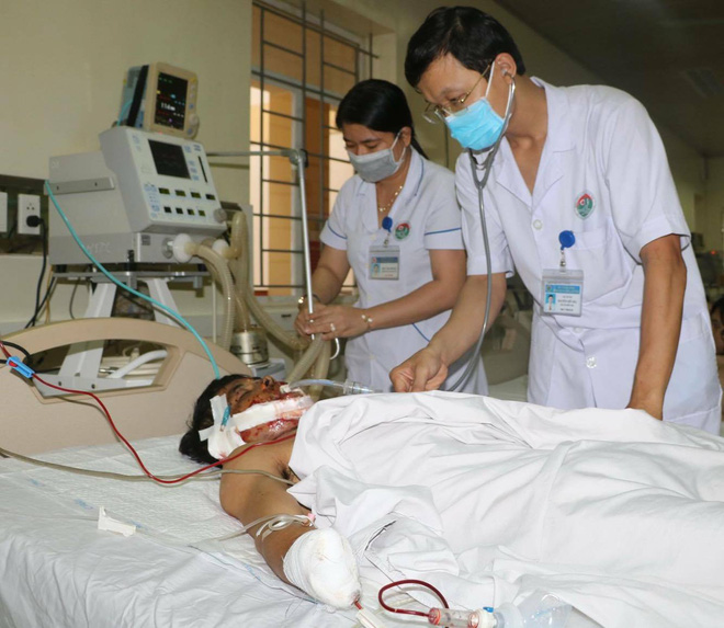 ha tinh dung min danh ca mot ngu dan bi no dut lia tay