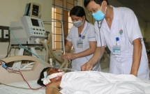 ha tinh dung min danh ca mot ngu dan bi no dut lia tay