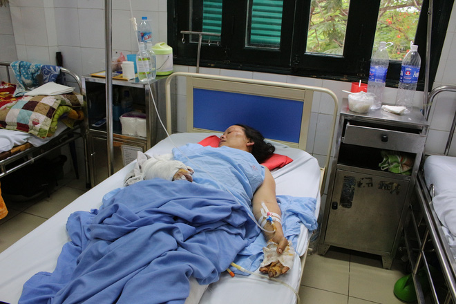gia dinh o son la bi sat lo nui san bang nha cua me nguy kich con trai 4 tuoi phai cat cut 2 chan