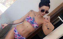 tu tin chup anh bikini co gai khong ngo nhan duoc hung tin va cac bac si lap tuc phai vao cuoc