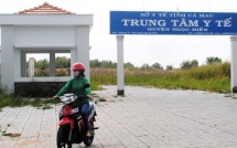 giam doc trung tam y te bo nhiem cau ruot khong co bang thcs lam lanh dao khoa