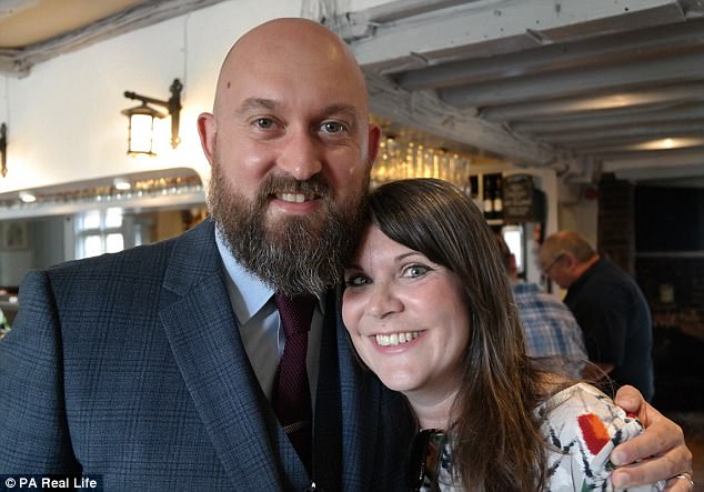 vo hon me 6 tuan bong quen mat chong la ai nguoi chong thay the da co quyet dinh