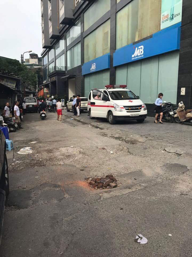 le roi bang hoang khi nghe tin ban cung phong tu tu do ap luc no nan