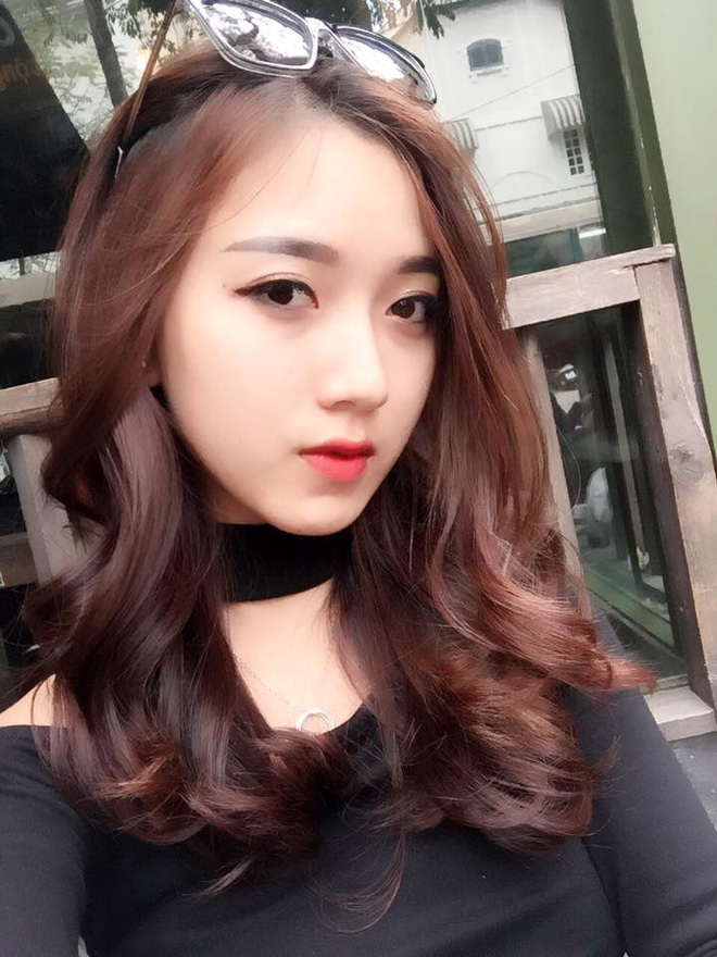 tu mot buc anh chup len lo dien co giao tieu hoc xinh xan dang lam cong dong mang chao dao