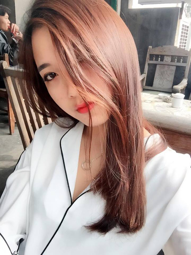 tu mot buc anh chup len lo dien co giao tieu hoc xinh xan dang lam cong dong mang chao dao
